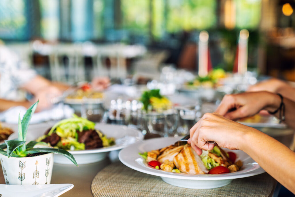 The Best Places to Eat Near Cottonwood Lanes in Brighton, Colorado
